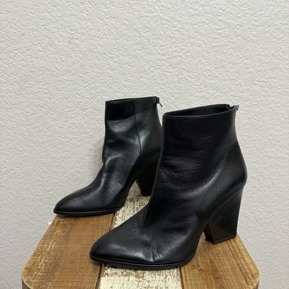 Stuart Weitzman Bedford Black Leather Ankle Booties Size 6.5 - Picture 5 of 9